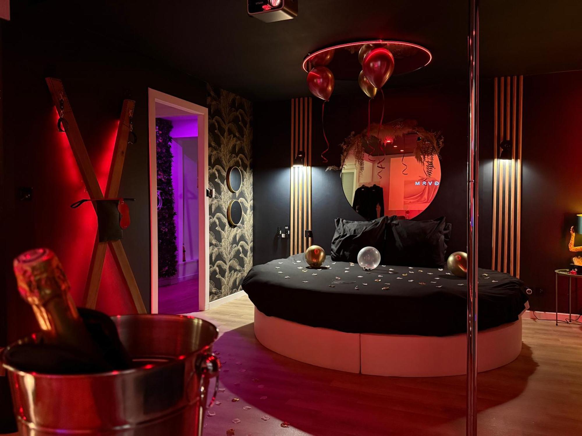 Love Room Haut De Gamme - L'Extase Avec Jacuzzi Violaines Exterior photo